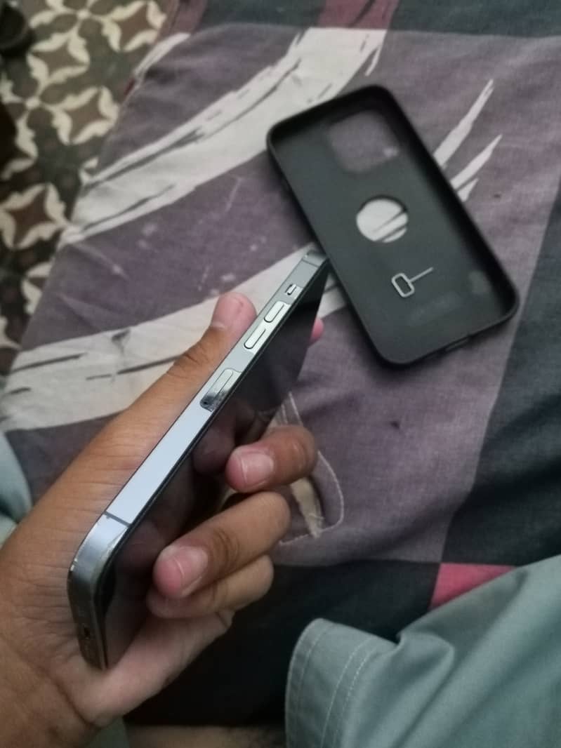 Apple iPhone 13 Pro 1