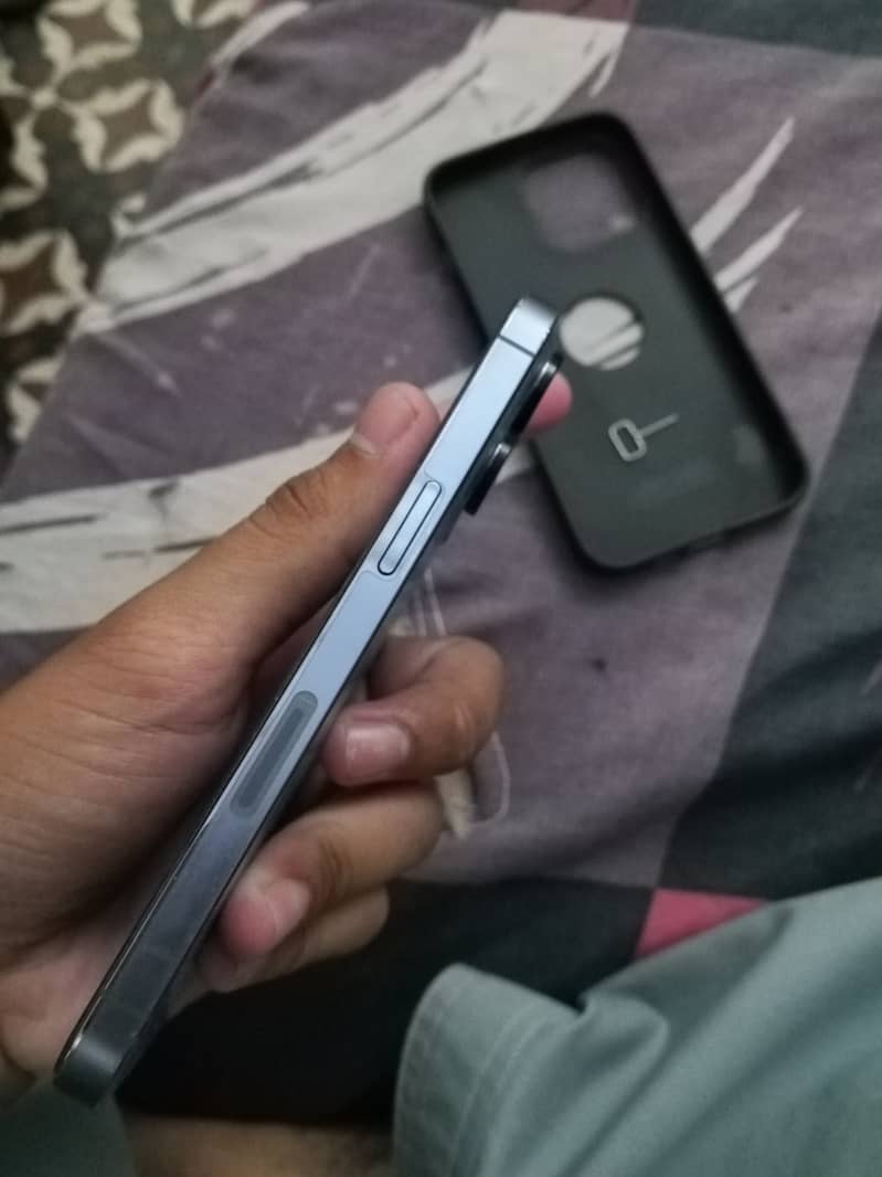 Apple iPhone 13 Pro 4