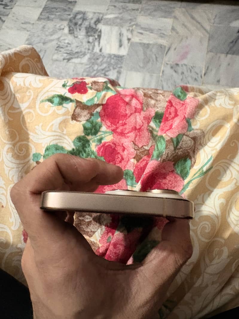 Apple iPhone 16 Pro 2