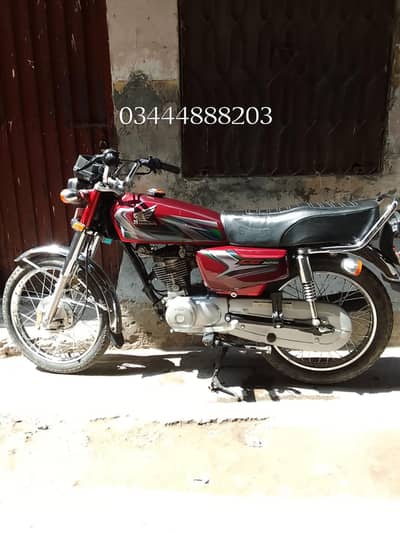 First Hand Honda 125 10/10 Condition with Original Book and File