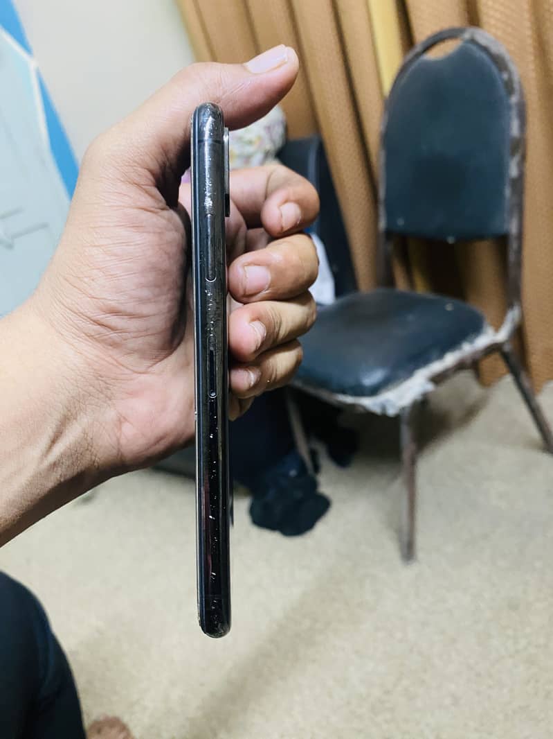 Apple iPhone X 3