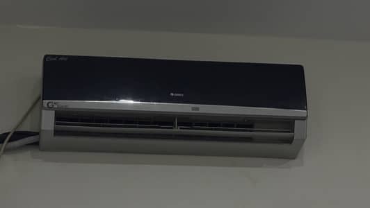 Gree 1 ton AC black