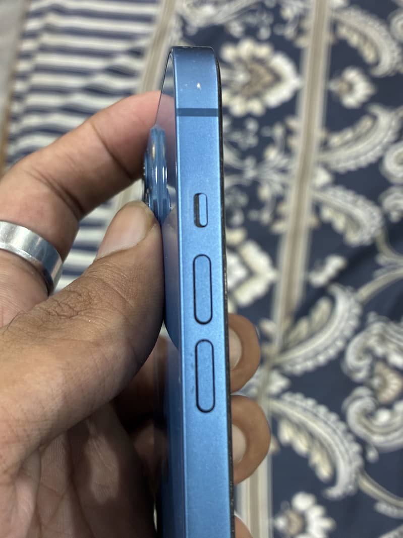Apple iPhone 13 0