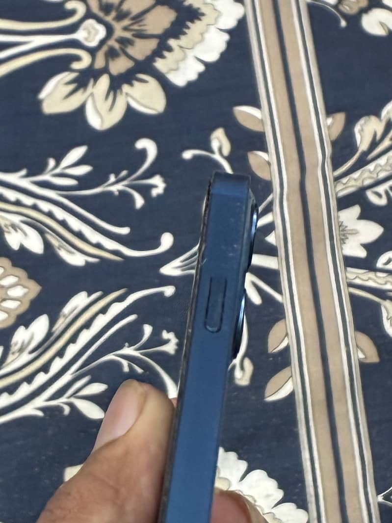 Apple iPhone 13 4