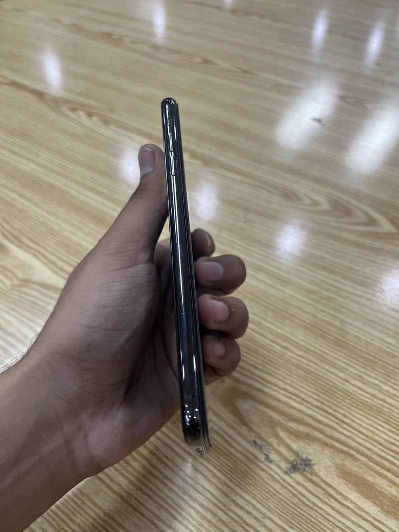 Apple iPhone XS Max 1