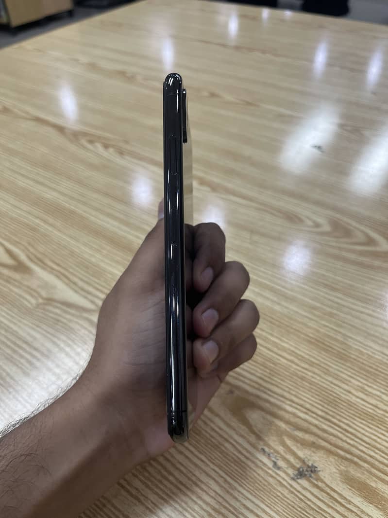 Apple iPhone XS Max 2