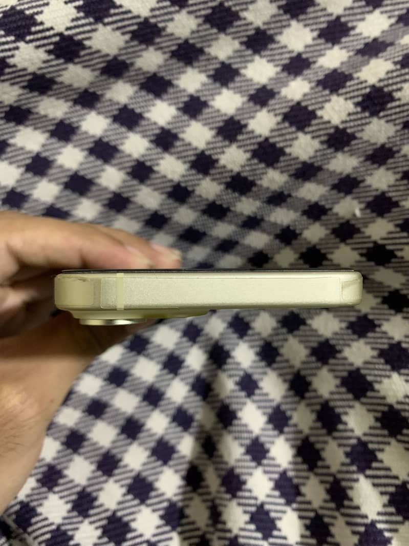 Apple iPhone 15 2