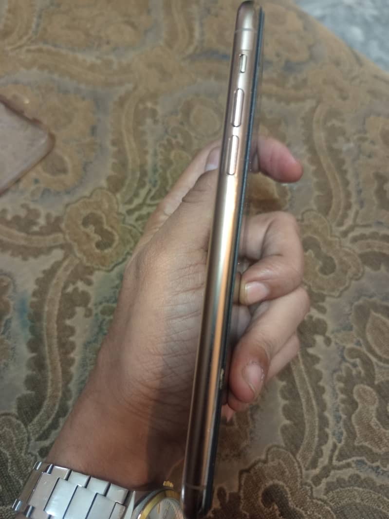 Apple iPhone 11 Pro Max 1