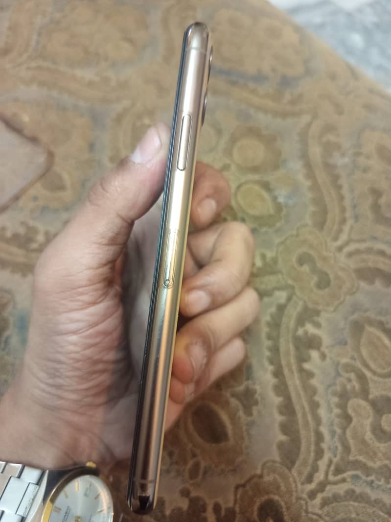 Apple iPhone 11 Pro Max 2