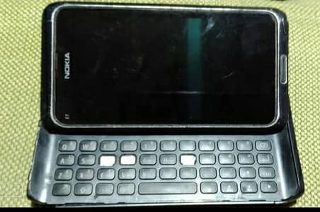 Nokia E7