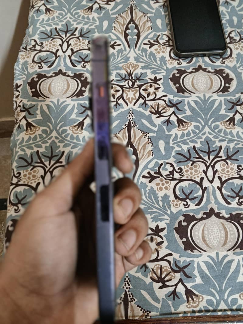 Apple iPhone 14 Pro 1