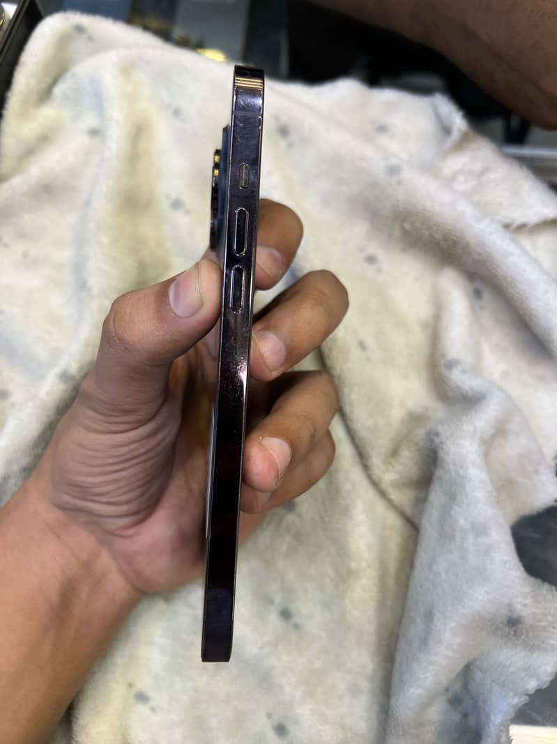 Apple iPhone 14 Pro Max 2