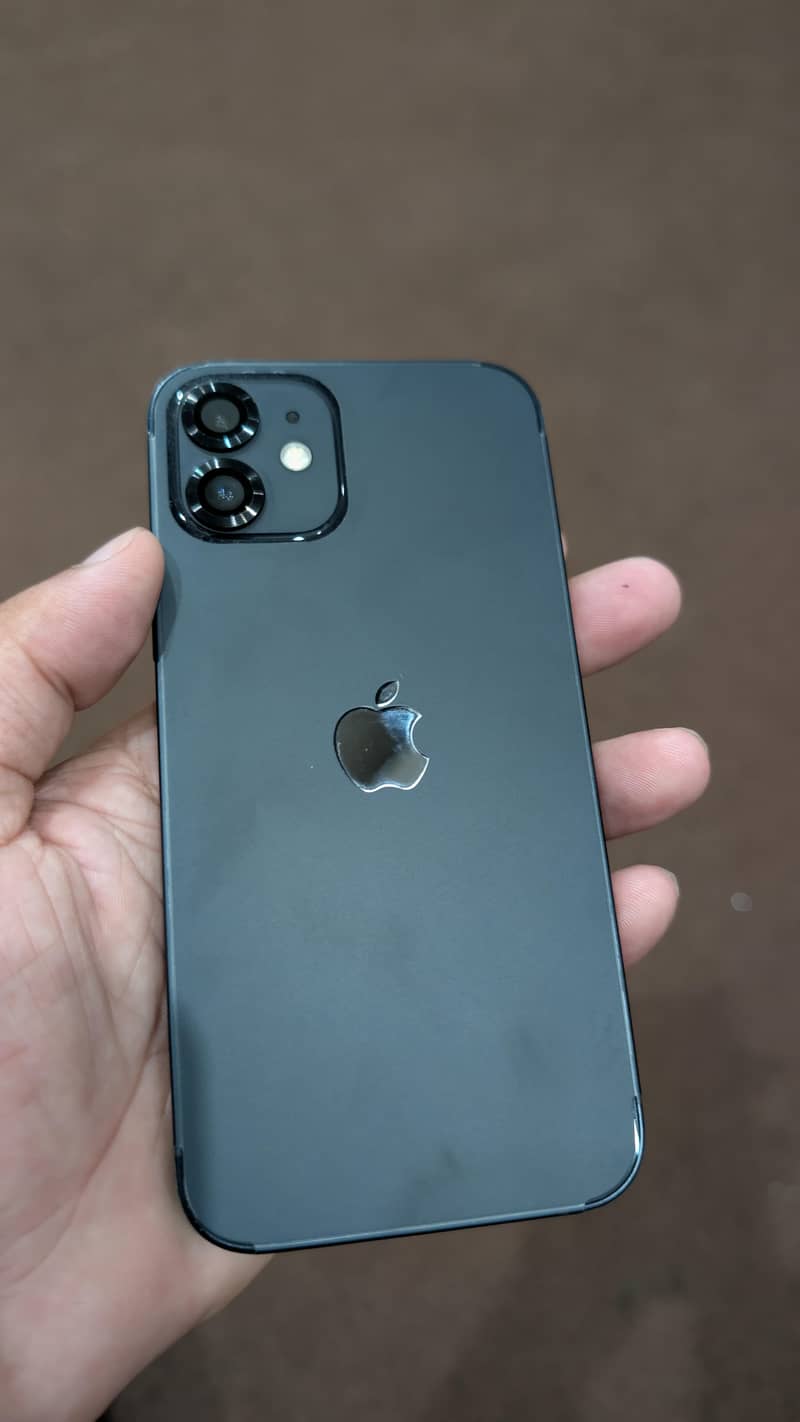 Apple iPhone 12 4
