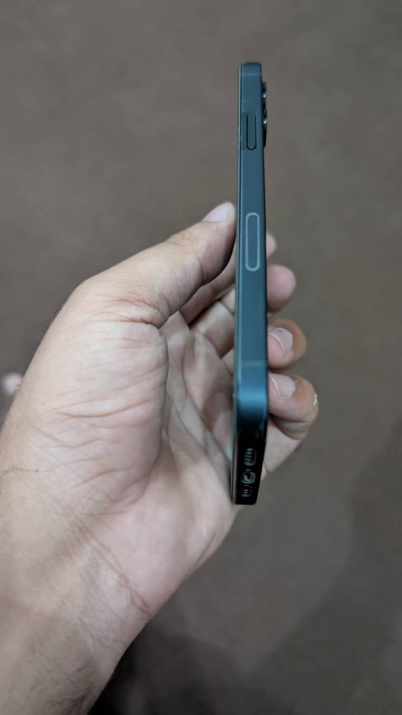 Apple iPhone 12 6