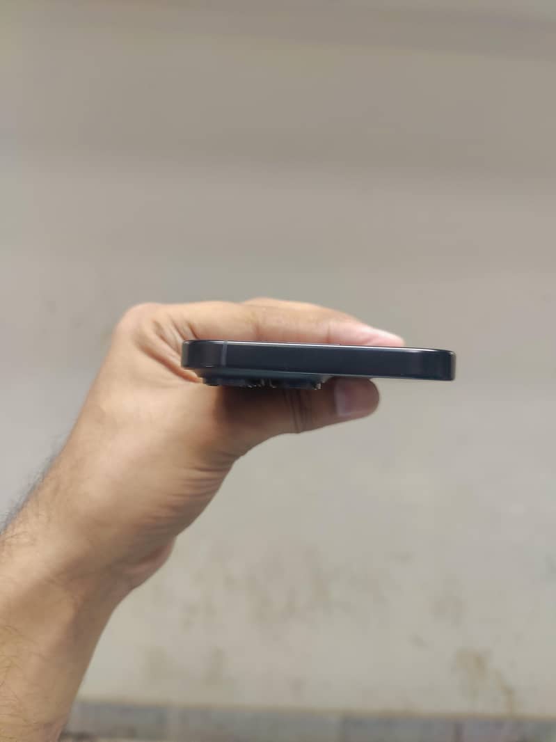 Apple iPhone 16 Pro Max 2