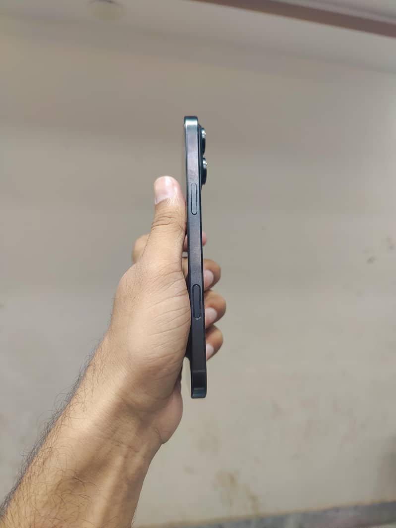 Apple iPhone 16 Pro Max 4