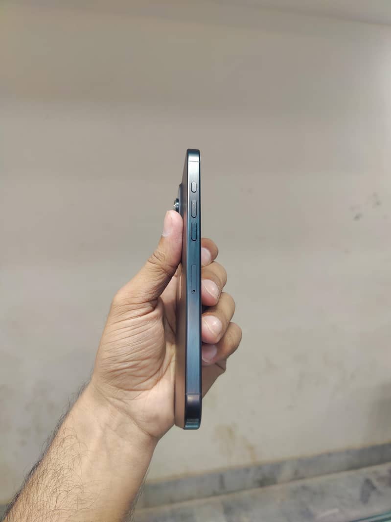 Apple iPhone 16 Pro Max 7