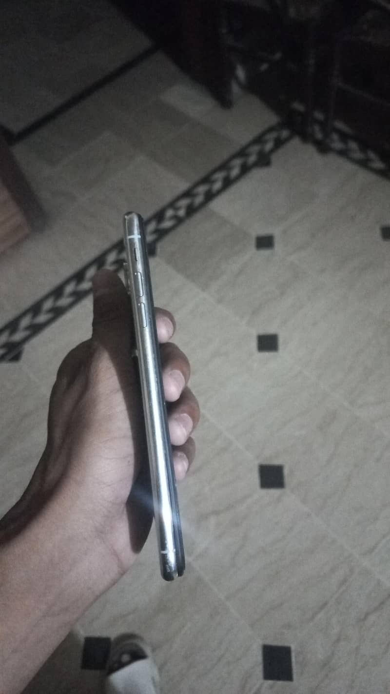 Apple iPhone XS Max 1