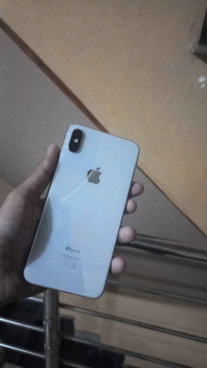 Apple iPhone XS Max 3