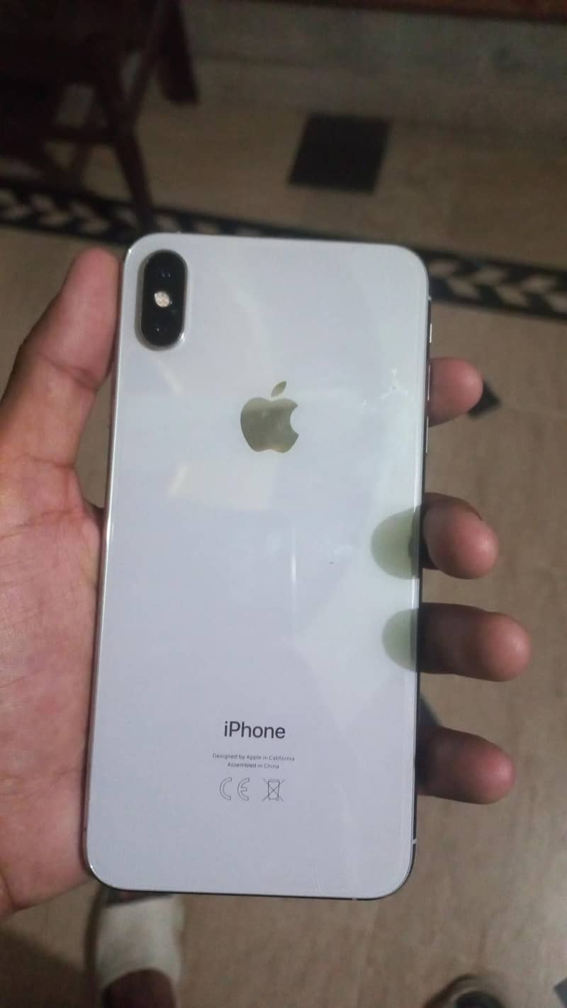 Apple iPhone XS Max 4