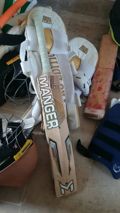 GOLD EDITION 5 STAR ENGLISH WILLOW BAT MANGER SPORTS BAT