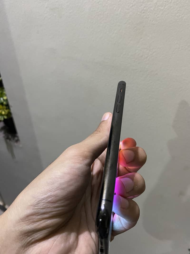 Apple iPhone 11 Pro 1