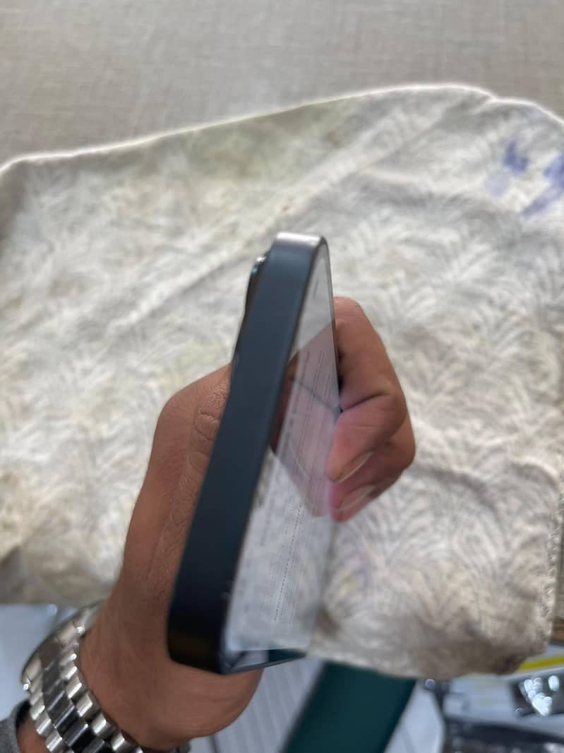 Apple iPhone 14 7