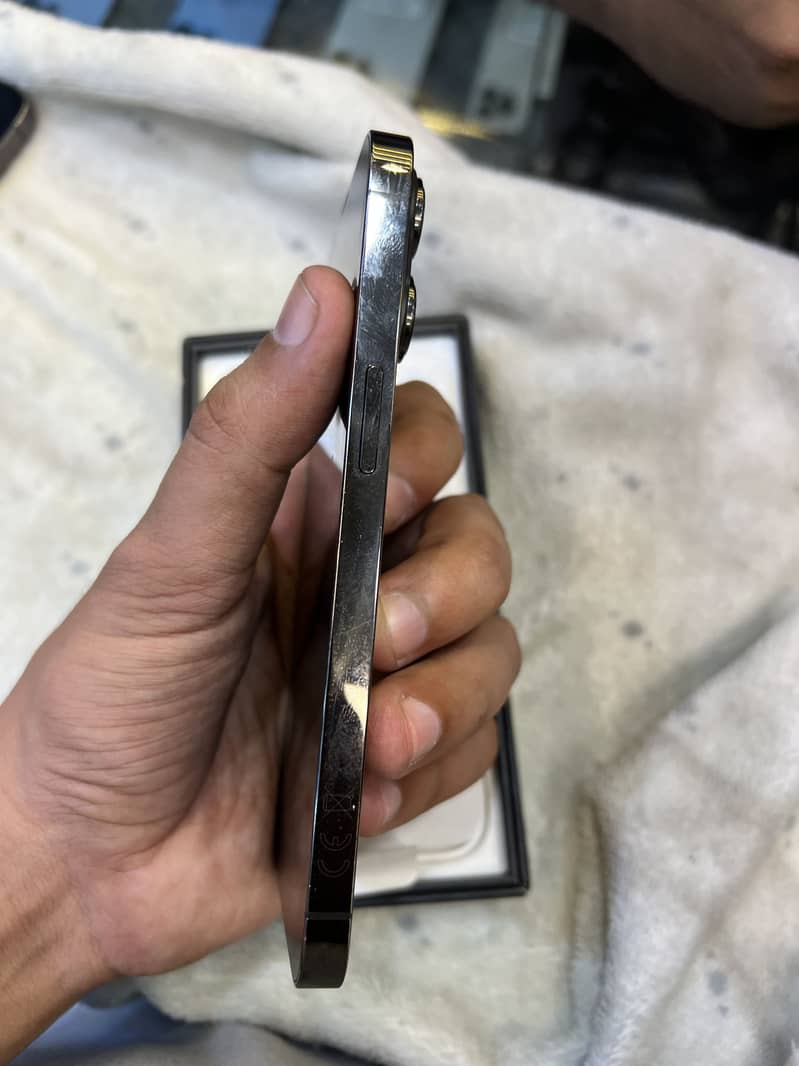 Apple iPhone 13 Pro 3
