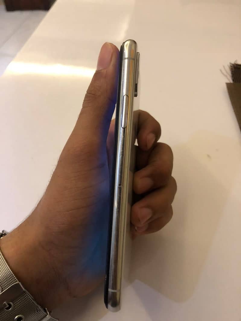 Apple iPhone X 3