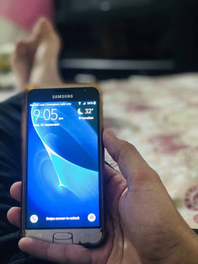 Samsung Mobile J3
