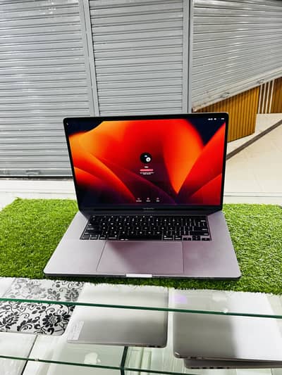 MacBook Pro 2019 16" i7 16GB RAM 500GB SSD 4GB GPU