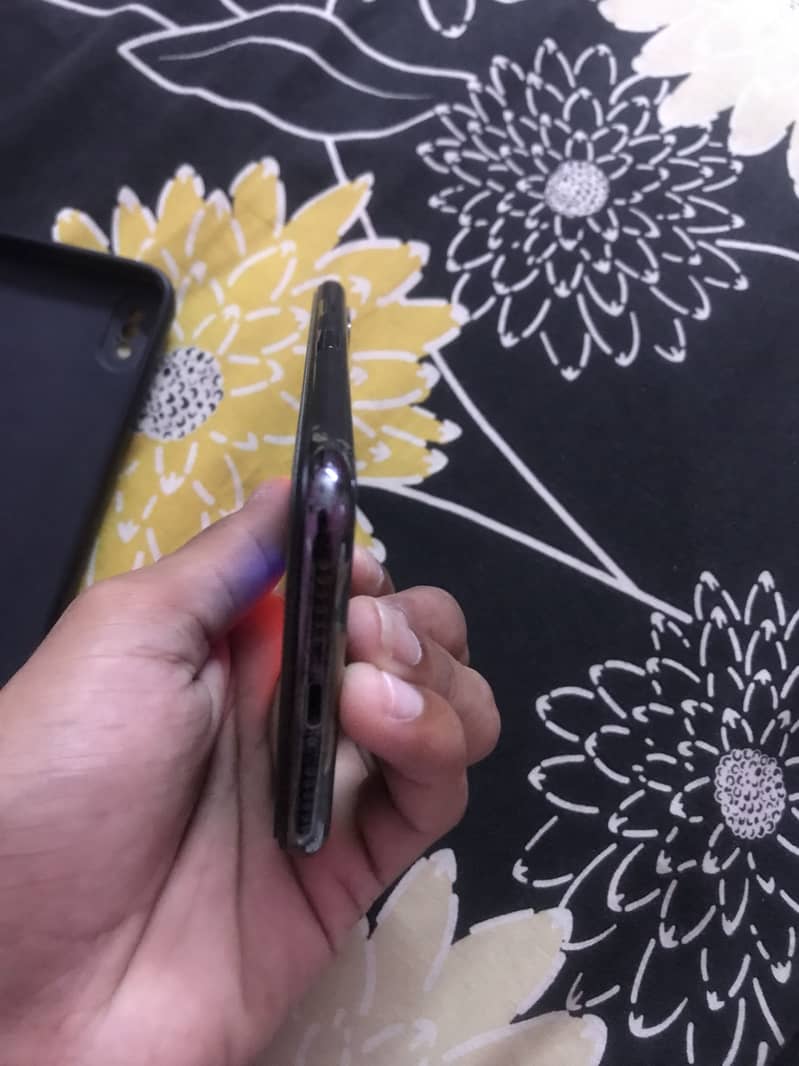 Apple iPhone X 3