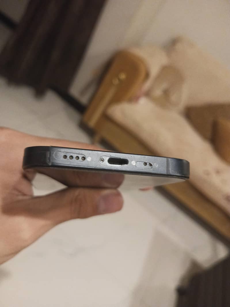 Apple iPhone 13 2