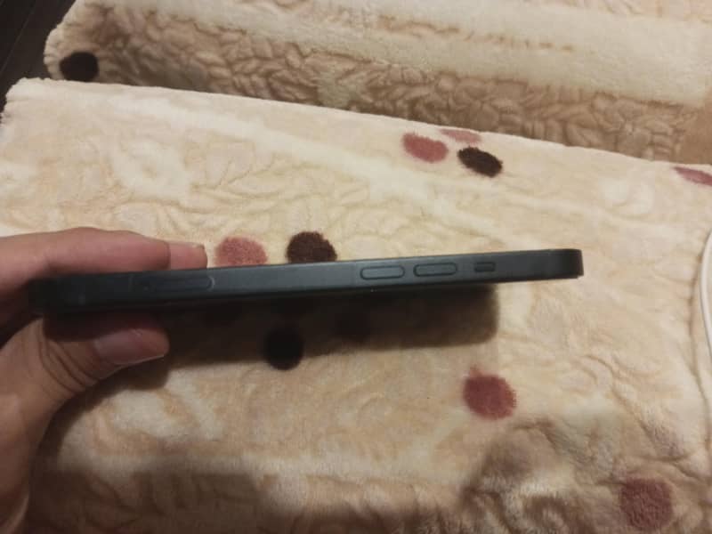 Apple iPhone 13 4