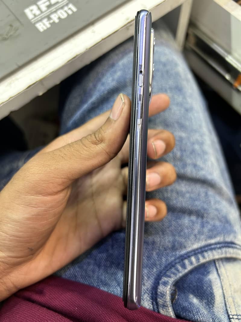One Plus 9 5G 4