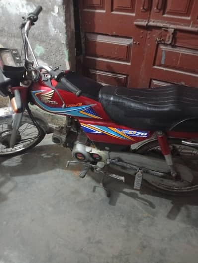 baikh both Achi ha bohat Kam chli ha honda cd70