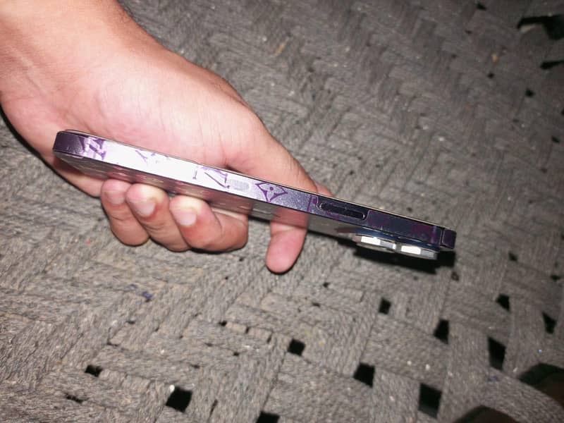 Apple iPhone 14 Pro Max 1