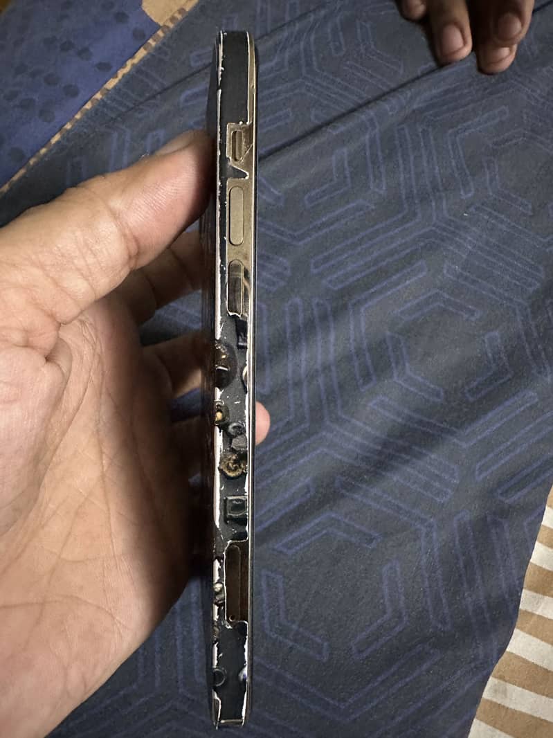 Apple iPhone 12 Pro 4