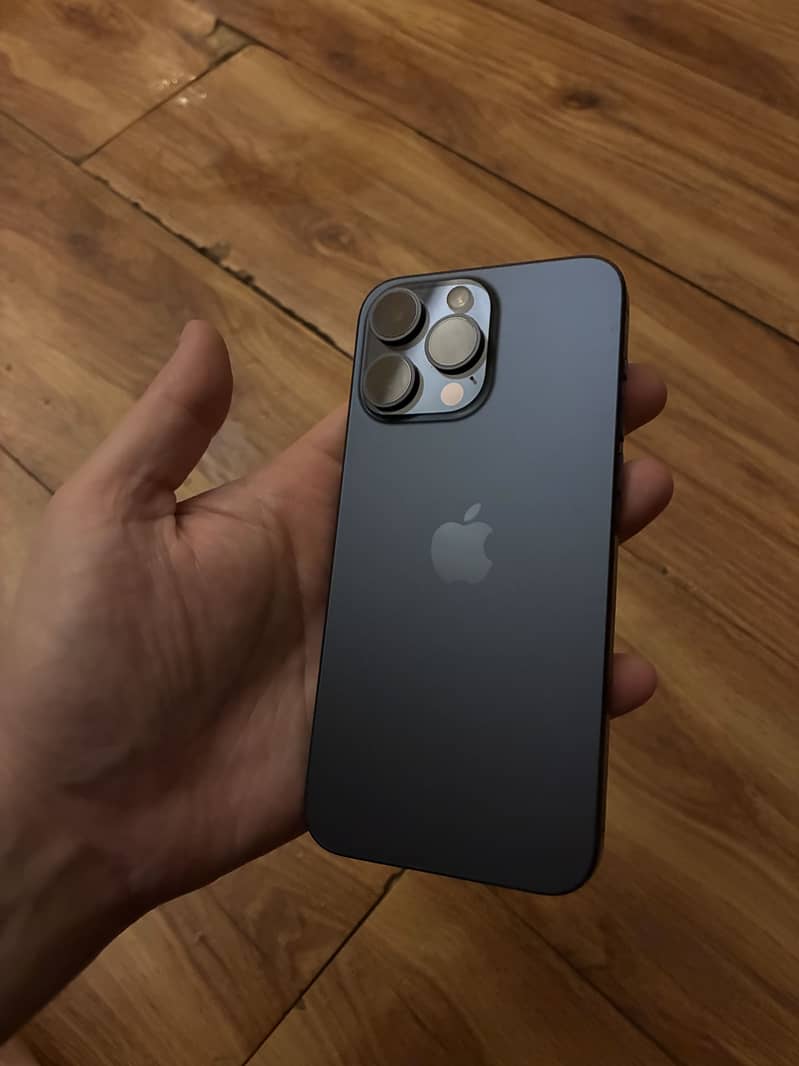 iPhone 15 Pro Max 1