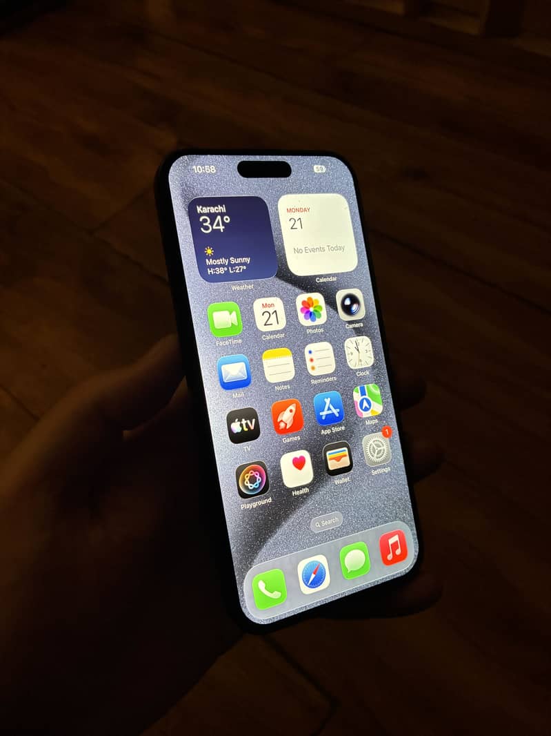 iPhone 15 Pro Max 4
