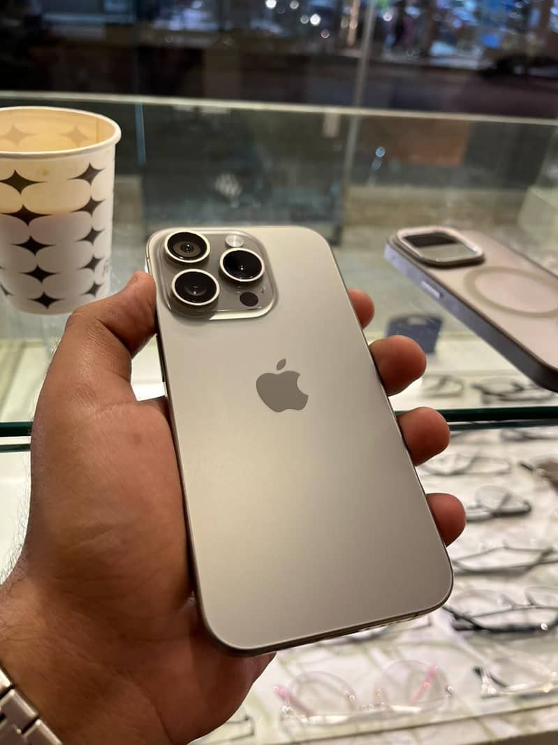 Apple iPhone 15 Pro 4
