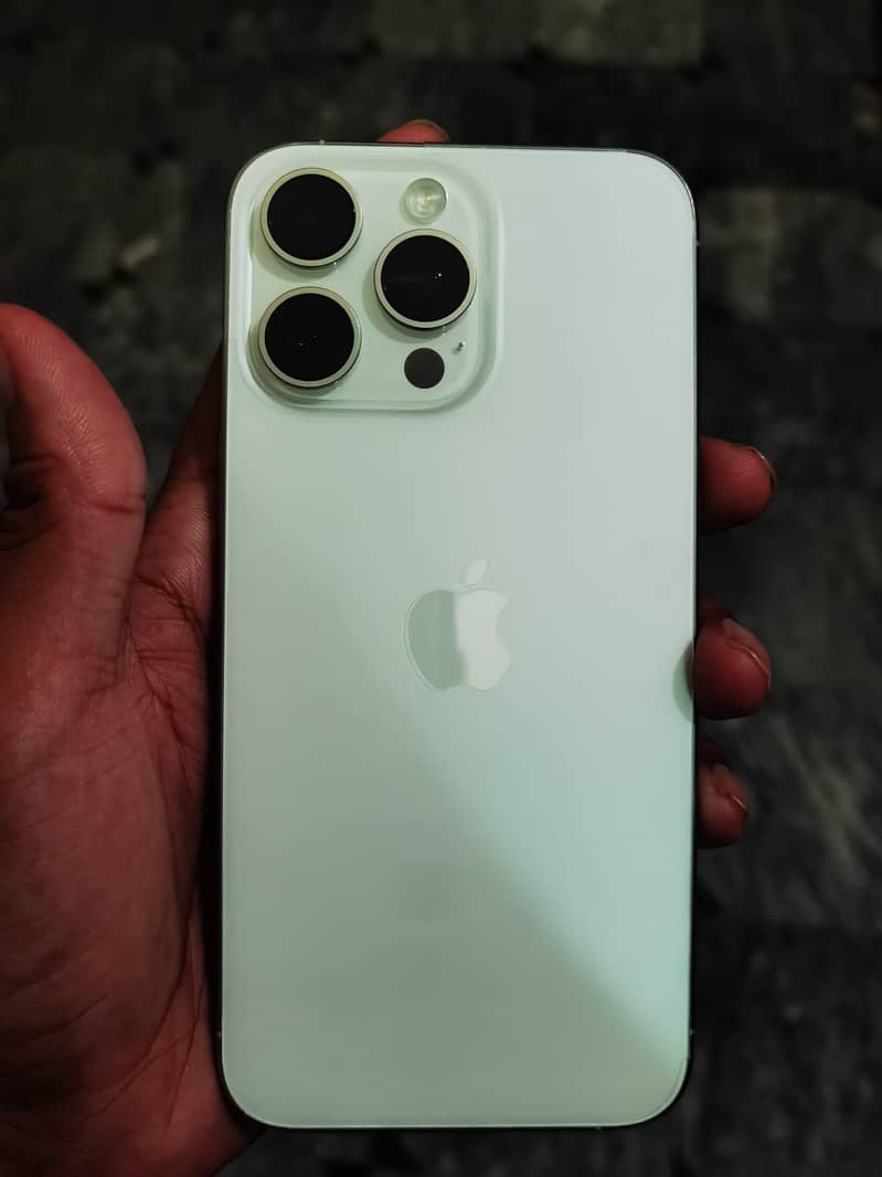 Apple iPhone 15 Pro Max 1
