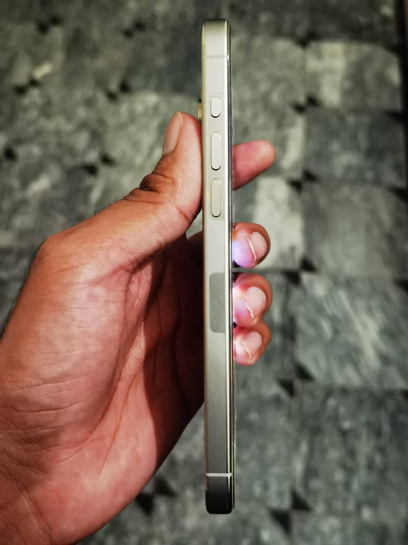 Apple iPhone 15 Pro Max 2