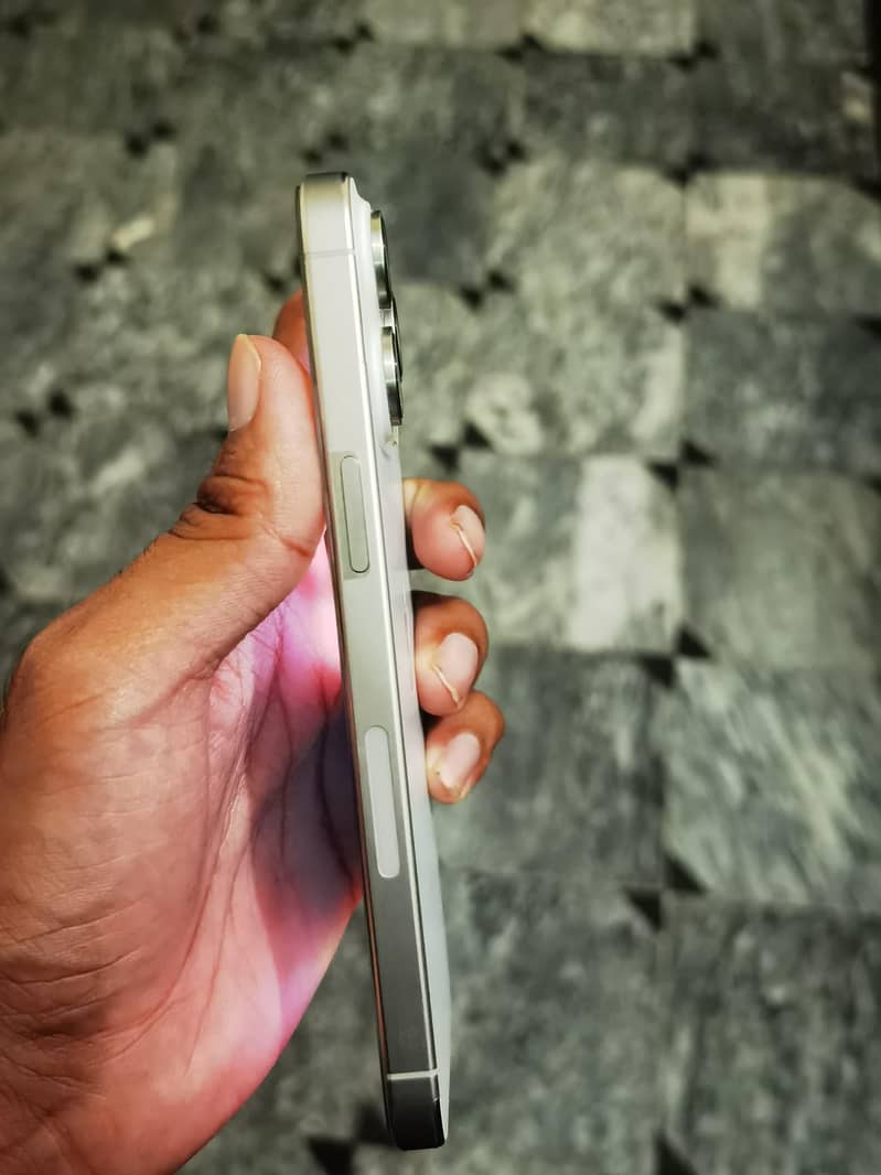 Apple iPhone 15 Pro Max 3