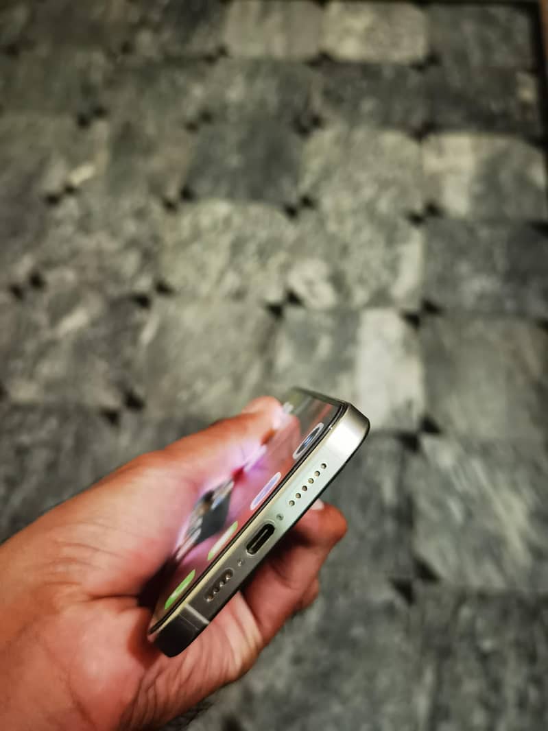 Apple iPhone 15 Pro Max 5