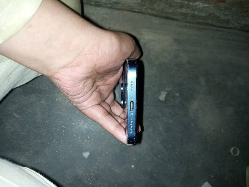 iPhone 11 4