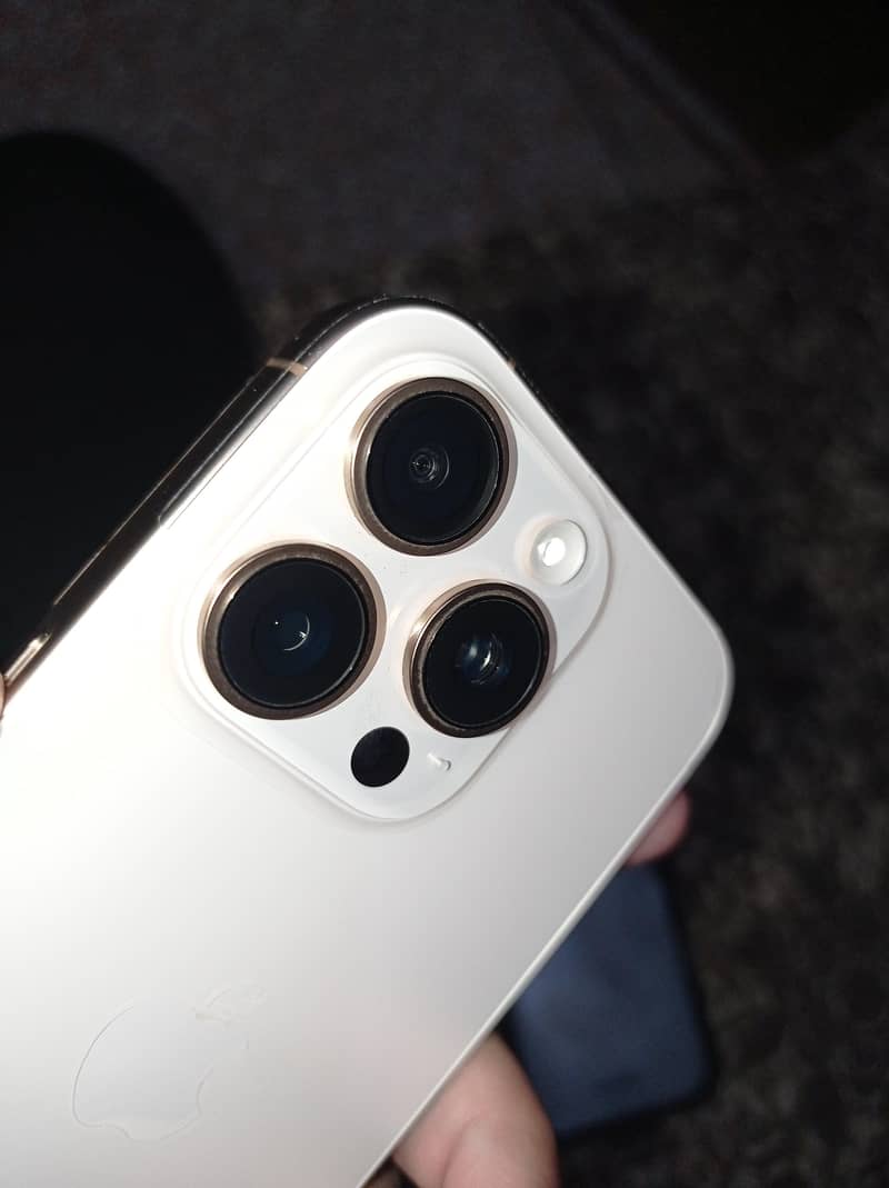 Apple iPhone 16 Pro 2