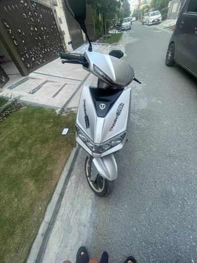 Tail G i900 Scooty