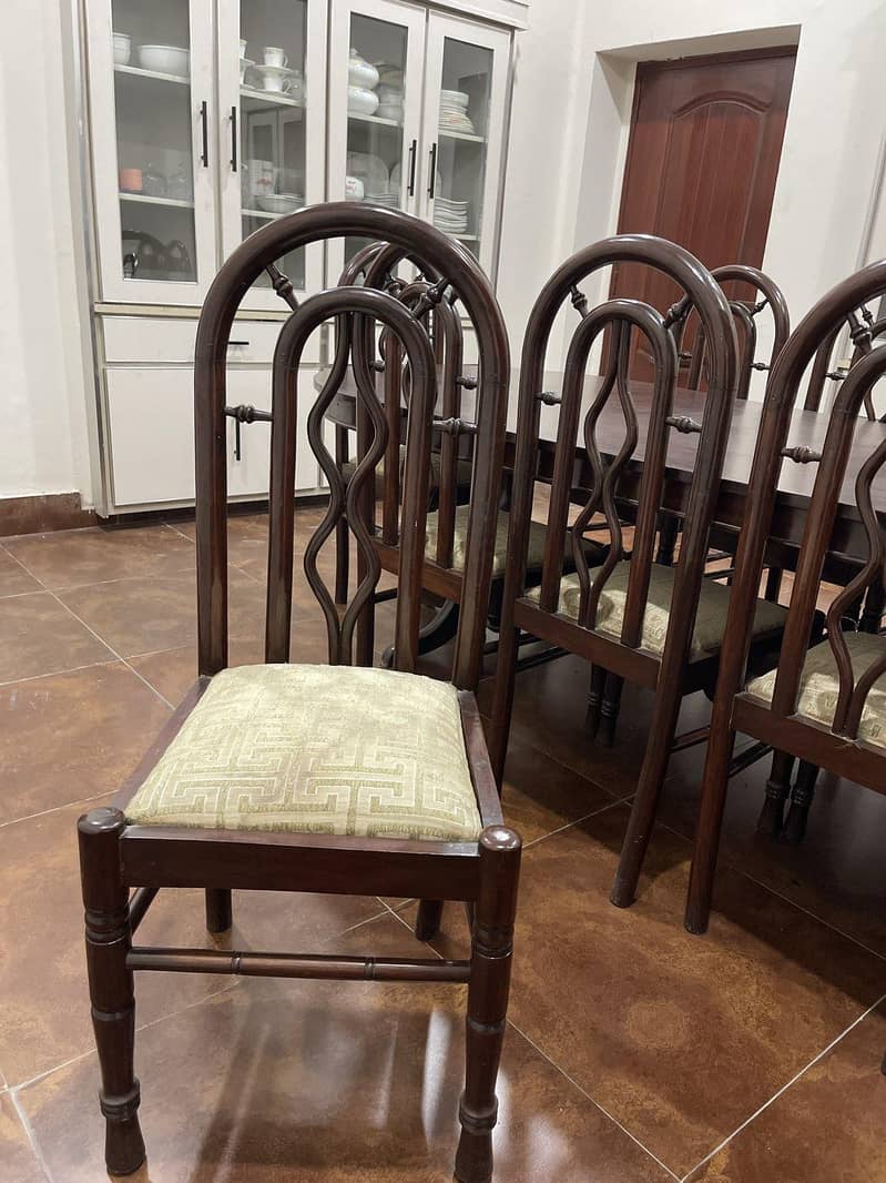 Dining table. 8 sitters 2