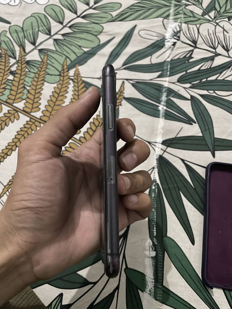 Apple iPhone 11 Pro 2